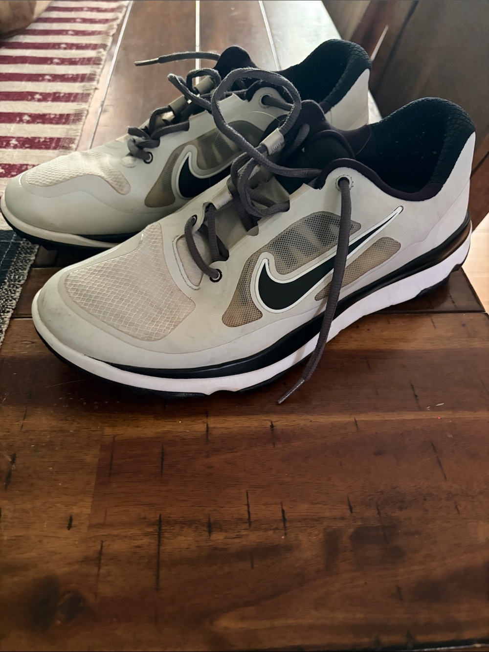 Size 10 Nike Men's White and Black Golf Turf Sneakers